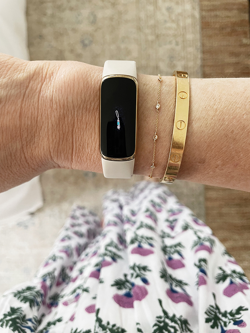 Fitbit Luxe Review: Quality Build, Colour Touchscreen, Fashion