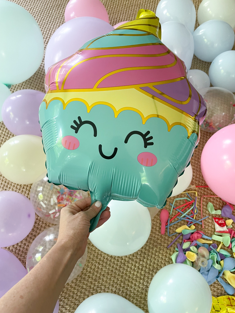 DIY EASY Balloon Garland (!!!)