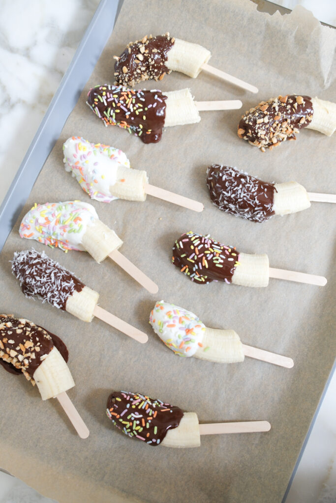 Easy and Healthy Banana Popsicles with Yogurt and Chocolate