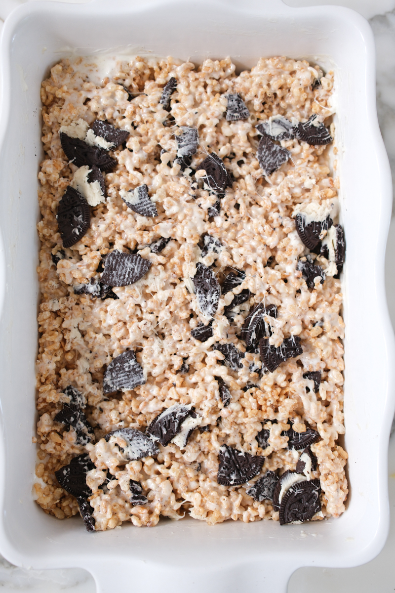 How to Make Oreo Rice Krispie Treats in 5 Minutes